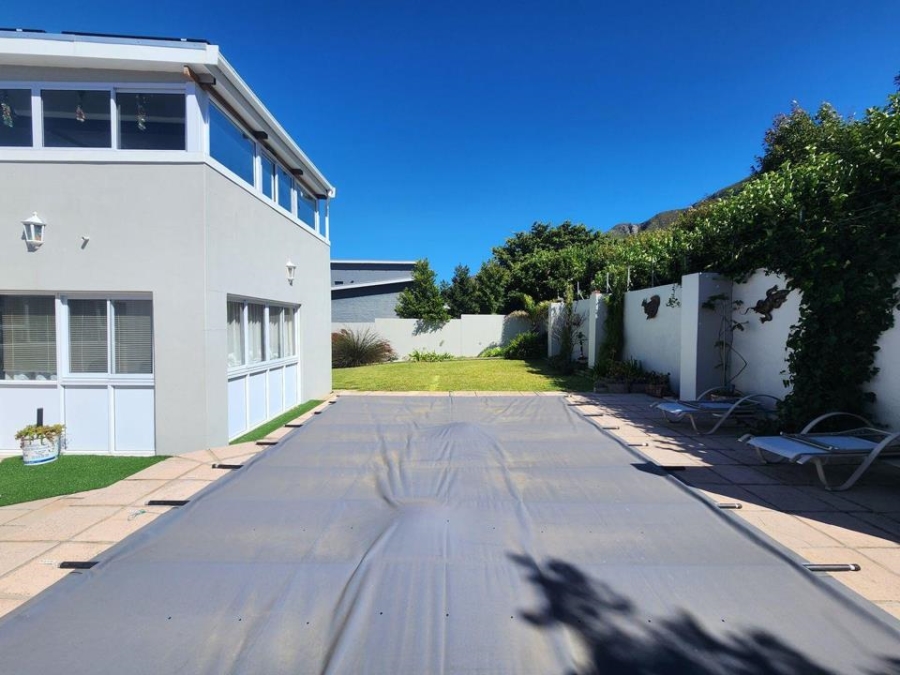 4 Bedroom Property for Sale in Chanteclair Western Cape